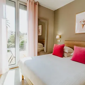 hotel-le-petit-castel.fr-provencehotel.com/